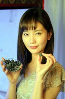 ブルーベリー役の中村ゆり。