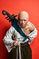 赤塚篤紀扮する琵琶丸。