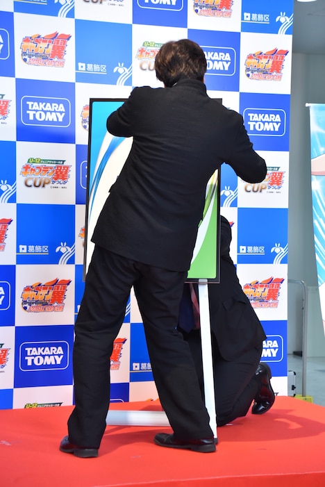 ライブドローイング中の高橋陽一。