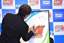 ライブドローイング中の高橋陽一。