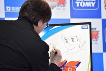 ライブドローイング中の高橋陽一。