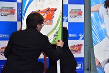 ライブドローイング中の高橋陽一。