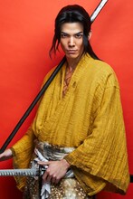 健人扮する賽の目の三郎太。