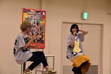 左から浅野いにお、夢眠ねむ（でんぱ組.inc）。