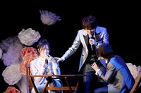 左からリヒト役の蒼井翔太、カイ役の安里勇哉、ハイネ役の植田圭輔。