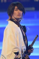 伊万里有演じる長曽祢虎徹。