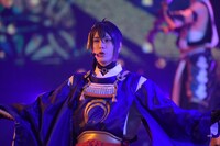 黒羽麻璃央演じる三日月宗近。