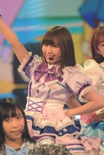 小原鞠莉役の鈴木愛奈。