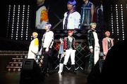 「STAGE FES 2018」より、舞台「おそ松さん on STAGE ~SIX MEN'S SHOW TIME 2~」のステージの様子。