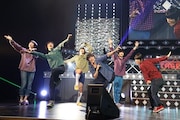 「STAGE FES 2018」より、舞台「おそ松さん on STAGE ~SIX MEN'S SHOW TIME 2~」のステージの様子。