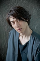 ガト役の成松慶彦。