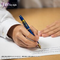 「劇場版『Fate/stay night [Heaven's Feel]』 セイバー万年筆」の使用イメージ。