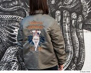 「もののけ姫 コーチジャケット 荒ぶる森の神」の着用例。