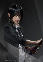 岸本勇太扮する夜刀神狗朗。