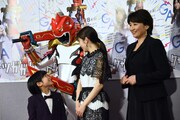 左から寺田心、シシレオー、小芝風花、松下由樹。
