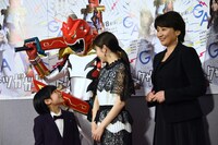 左から寺田心、シシレオー、小芝風花、松下由樹。