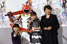 左から寺田心、シシレオー、小芝風花、松下由樹。