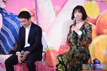 「濱田岳にフルーツの名前を付けるなら？」という質問に「うーん、なんだろう……。シャインマスカット！ 高いし、贈り物にも喜ばれるし」と答える仲里依紗（右）。