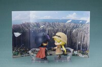 左から「ねんどろいど レグ」「ねんどろいど リコ」、特典の「特製背景紙」。