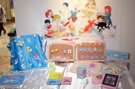「うる星やつらcafe」で販売されるグッズ。