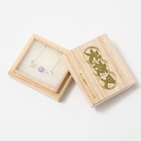 四魂の玉モデルのネックレス。