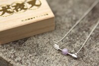 四魂の玉モデルのネックレス。