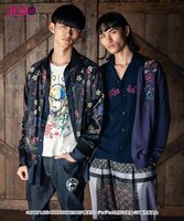 「ジョジョの奇妙な冒険 黄金の風」をモチーフにしたファッションアイテムの着用イメージ。