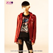 「ジョジョの奇妙な冒険 黄金の風」をモチーフにしたファッションアイテムの着用イメージ。