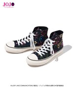 「ジョジョの奇妙な冒険 黄金の風」をモチーフにしたスニーカー。