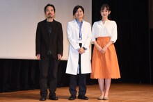 左から蜂須賀健太郎、下野紘、井桁弘恵。