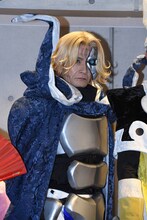 聞仲役の畠中洋。