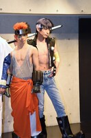 左からナタク役の輝山立、黄天化役の陳内将。