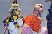 左から申公豹役の大平峻也、妲己役の石田安奈。