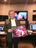 「シャア専用ザクIIオリジナル描きおろしイラスト」を持つ池田秀一。