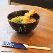 「そば処山村 どんぶり＆割り箸セット」使用イメージ。
