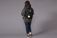 折原臨也モデルのリュックの使用イメージ。