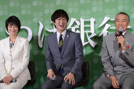 左から真木よう子、丸山隆平、柳葉敏郎。