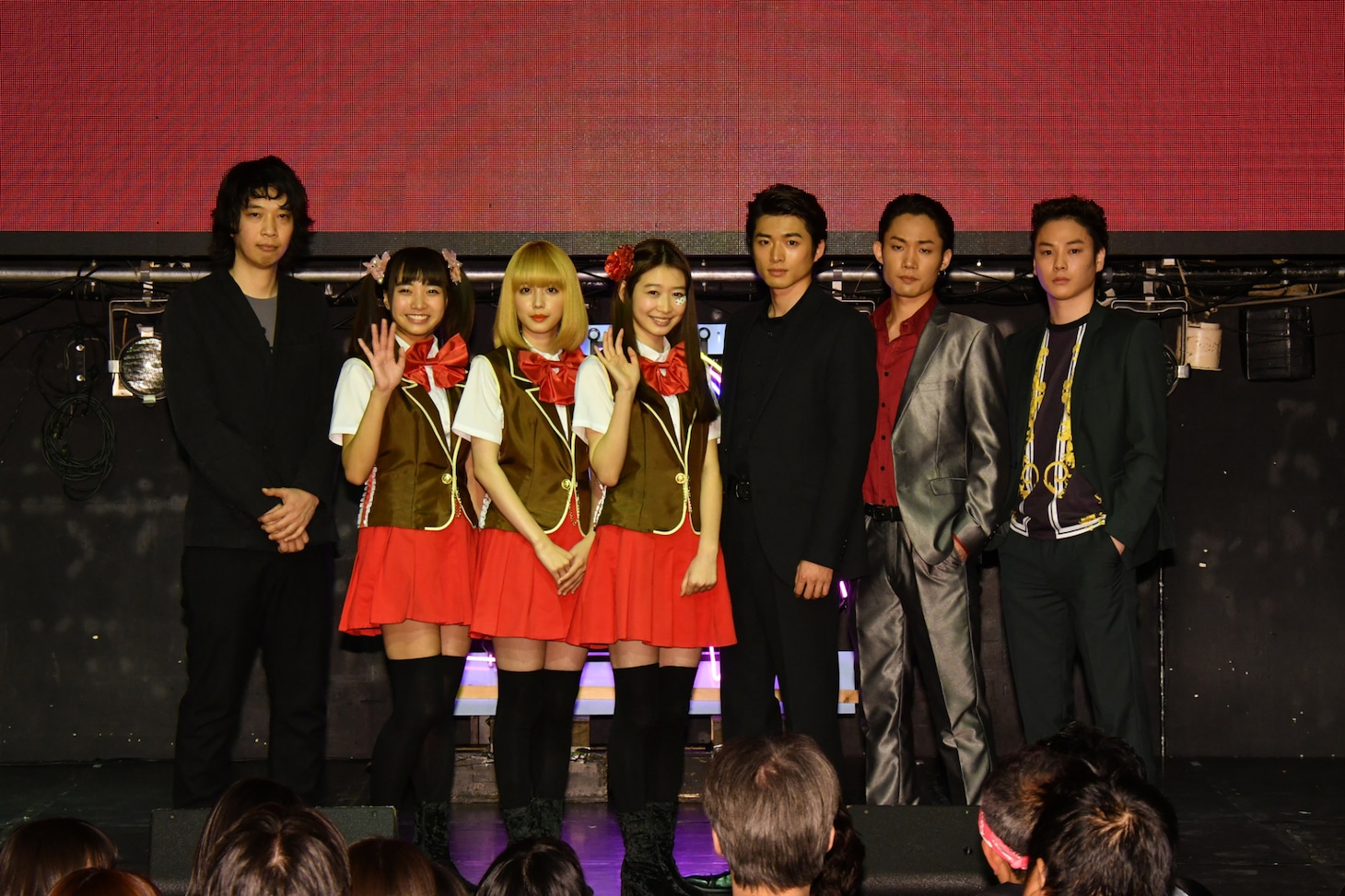 「BACK STREET GIRLS -ゴクドルズ-」完成披露イベントの様子。