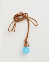 氷泪石のネックレス