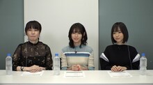オーディオコメンタリー収録の様子。左から安里麻里監督、白石聖、柴田杏花。