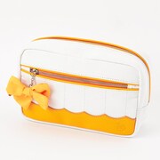 「恋になりたいAQUARIUM」をモチーフにした、高海千歌モデルのポーチ。