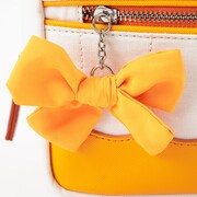 「恋になりたいAQUARIUM」をモチーフにした、高海千歌モデルのポーチ。