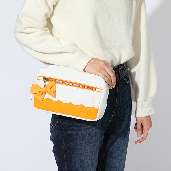 「恋になりたいAQUARIUM」をモチーフにした、高海千歌モデルのポーチのイメージ。