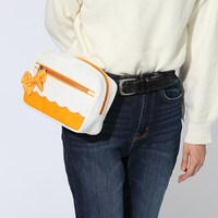 「恋になりたいAQUARIUM」をモチーフにした、高海千歌モデルのポーチのイメージ。