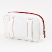 「恋になりたいAQUARIUM」をモチーフにした、黒澤ダイヤモデルのポーチ。