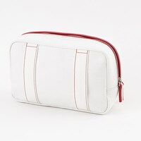 「恋になりたいAQUARIUM」をモチーフにした、黒澤ダイヤモデルのポーチ。