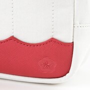 「恋になりたいAQUARIUM」をモチーフにした、黒澤ダイヤモデルのポーチ。