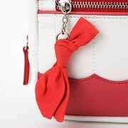 「恋になりたいAQUARIUM」をモチーフにした、黒澤ダイヤモデルのポーチ。