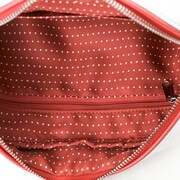 「恋になりたいAQUARIUM」をモチーフにした、黒澤ダイヤモデルのポーチ。