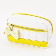 「恋になりたいAQUARIUM」をモチーフにした、国木田花丸モデルのポーチ。